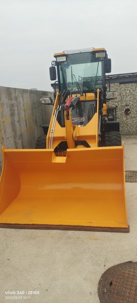 两吨铲车不到两年，高配，暖风，倒车影像，倒车喇叭，