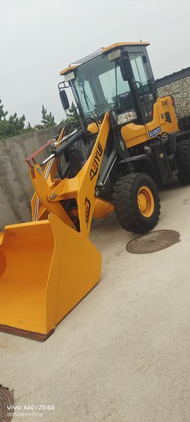 两吨铲车不到两年，高配，暖风，倒车影像，倒车喇叭，